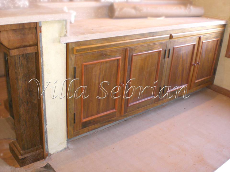 Gabinete em madeira maciça - 06